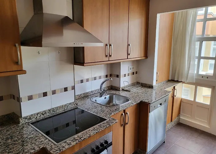 Piso Centrico 2 A Escasos Metros De Maria Pita * A Coruna